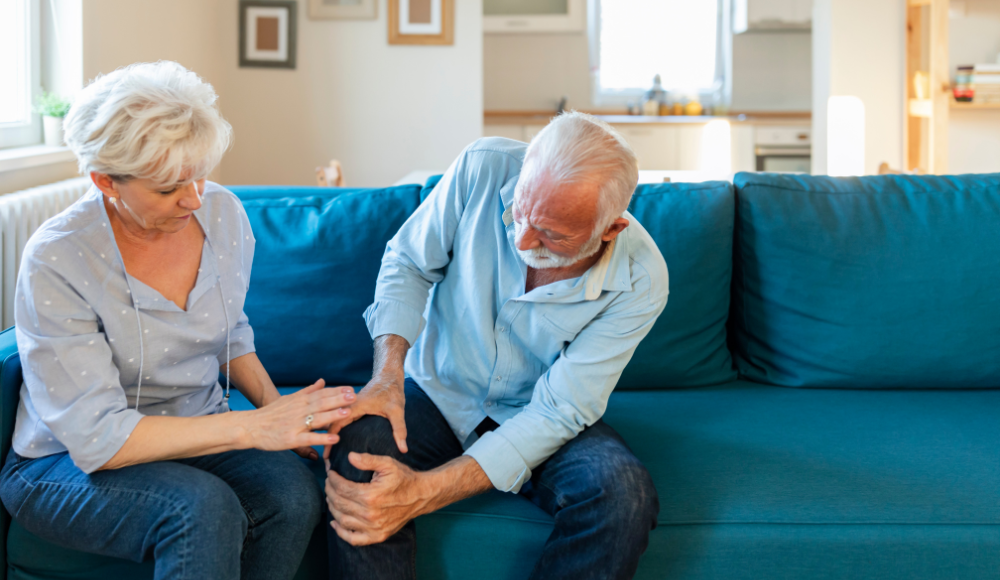 Elderly couple experiencing osteoarthritis in the knee.